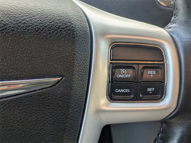 Used 2016 Chrysler Town & Country Touring w/ Driver Convenience Group image 25