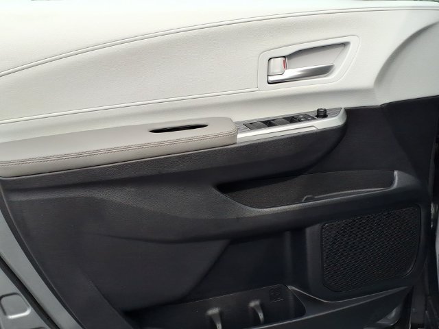 Used 2026 Toyota Sienna XLE FWD image 15