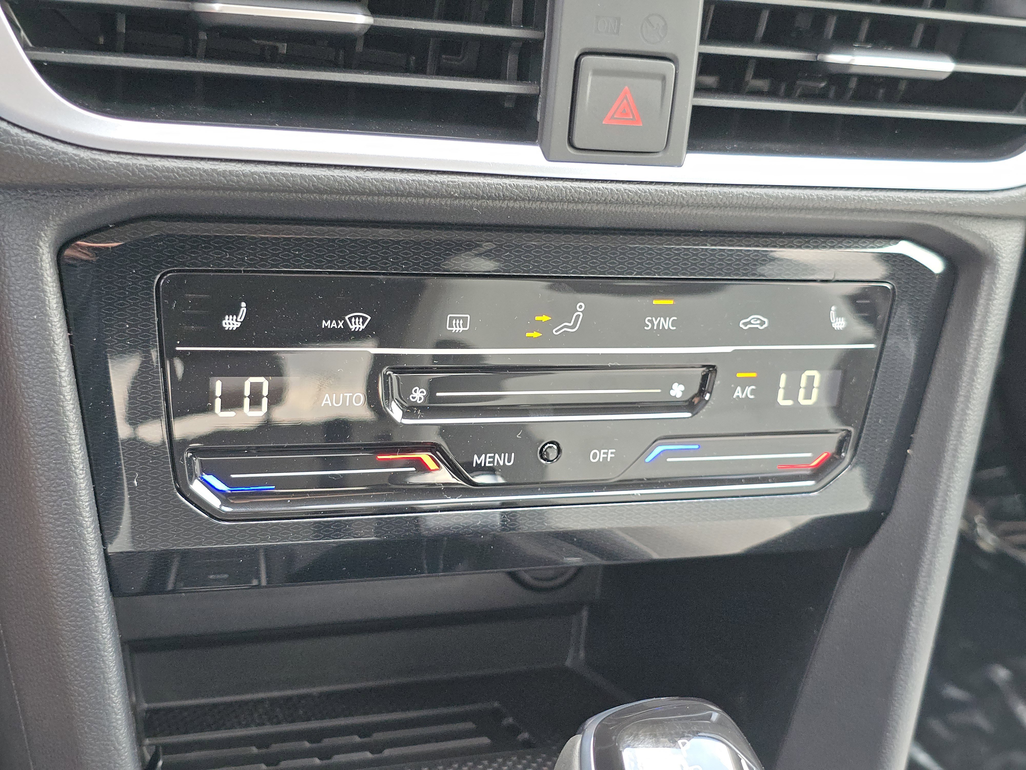 New 2025 Volkswagen Taos SE image 11