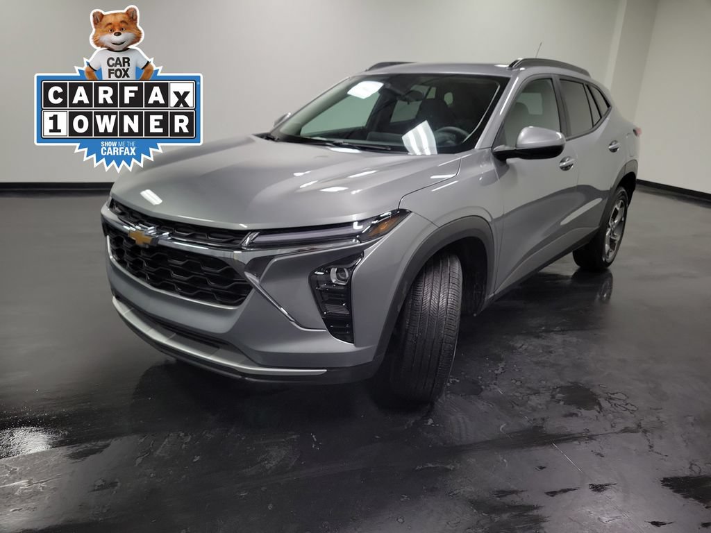 Used 2026 Chevrolet Trax LT FWD image 4