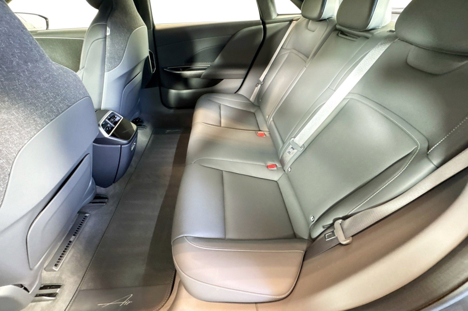 Used 2024 Lucid Air Touring image 23