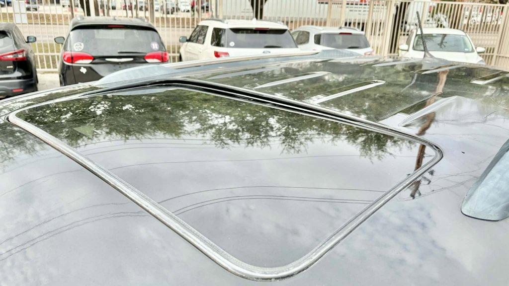 Used 2013 Jeep Grand Cherokee Limited w/ Luxury Group II image 23