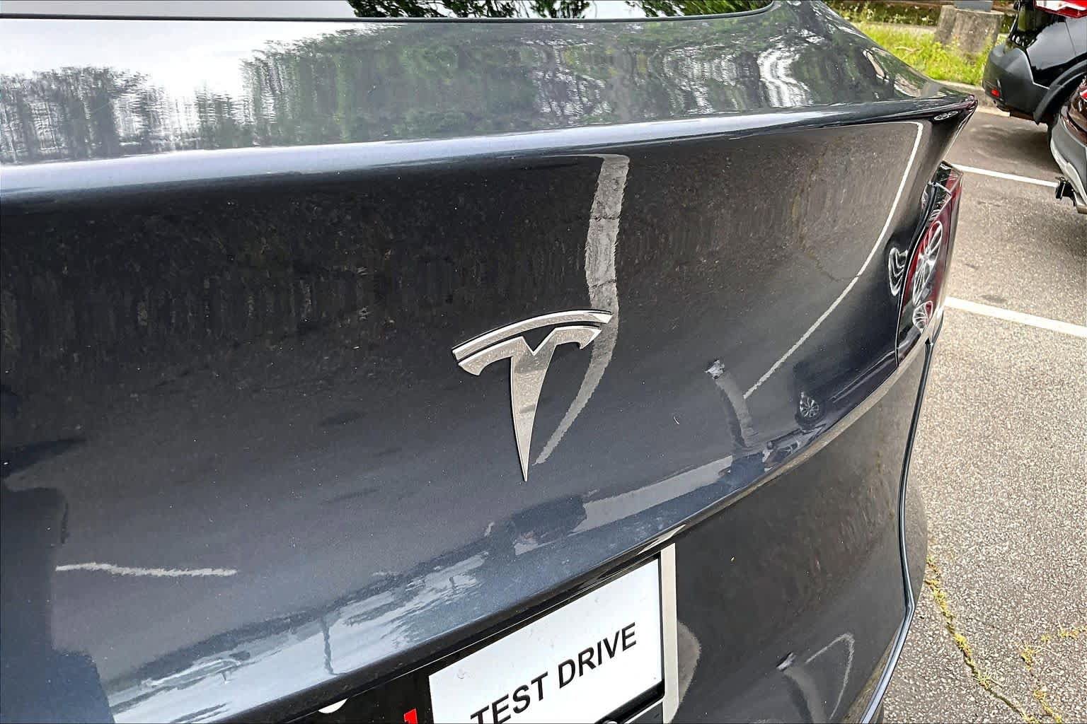 Used 2022 Tesla Model Y Long Range AWD/4WD image 30