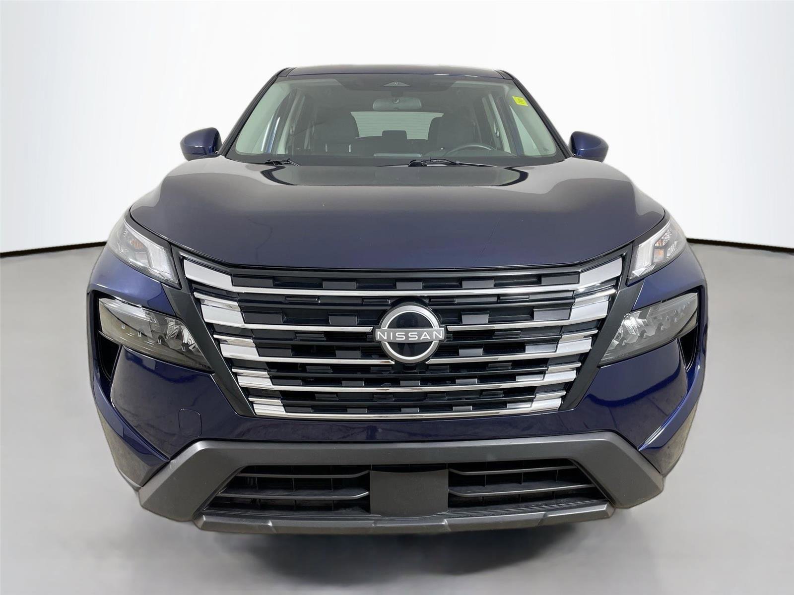 Used 2025 Nissan Rogue SV AWD/4WD image 3