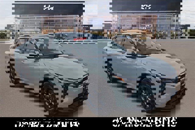 New 2025 Kia K4 LXS image 1