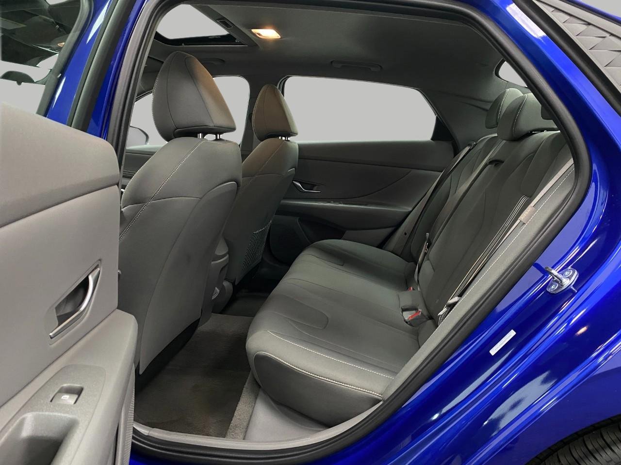 Certified 2025 Hyundai Elantra SEL FWD image 29