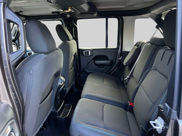 Used 2023 Jeep Wrangler Unlimited Rubicon 4xe w/ Cold Weather Group AWD/4WD image 10