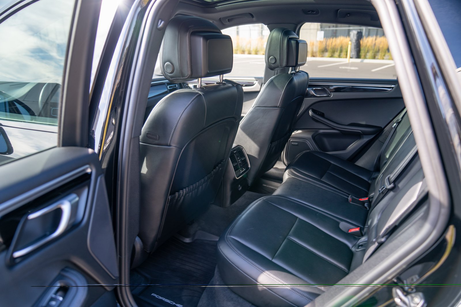 Certified 2024 Porsche Macan AWD/4WD image 24