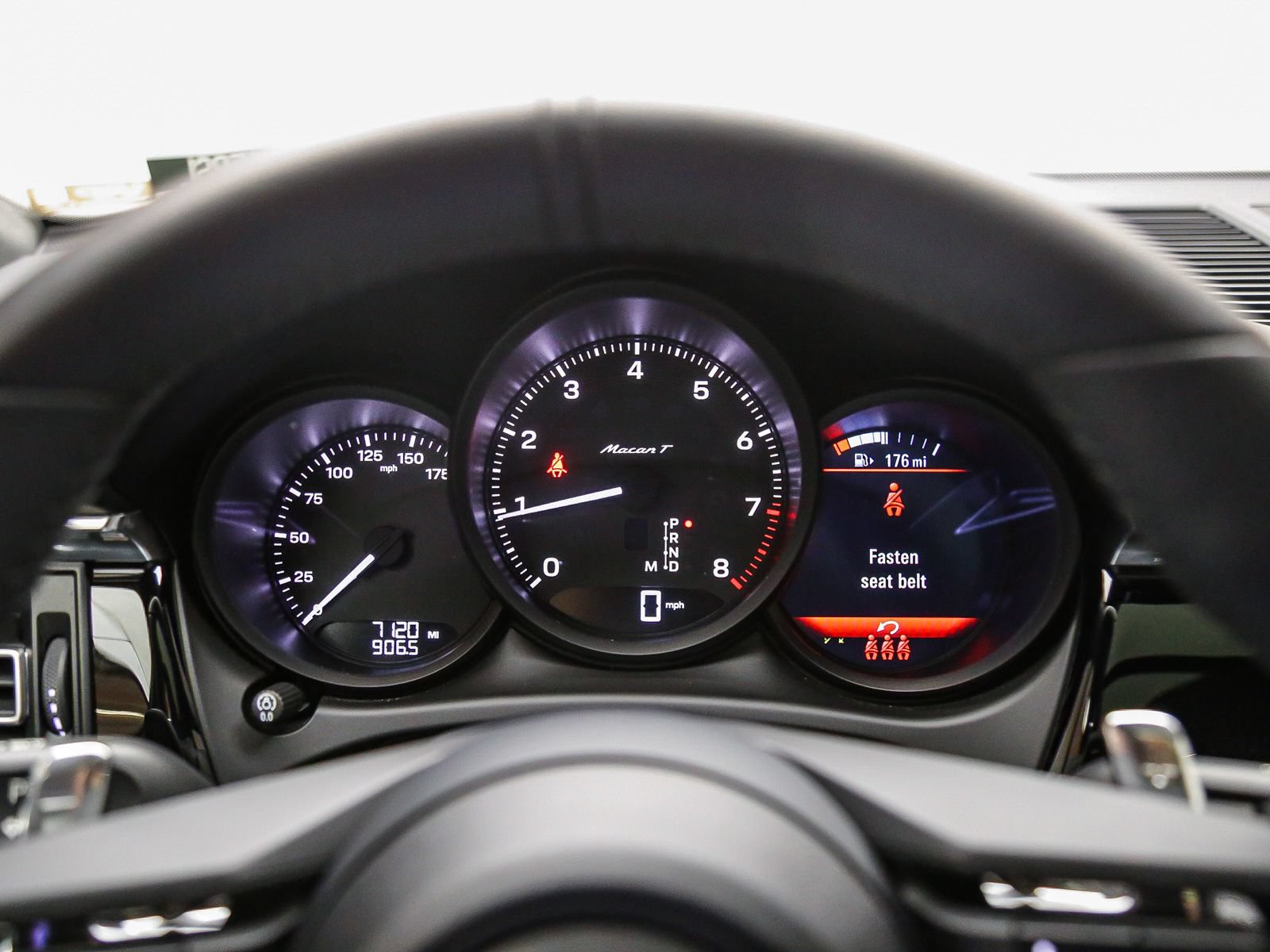 Certified 2025 Porsche Macan Turbo AWD/4WD image 28