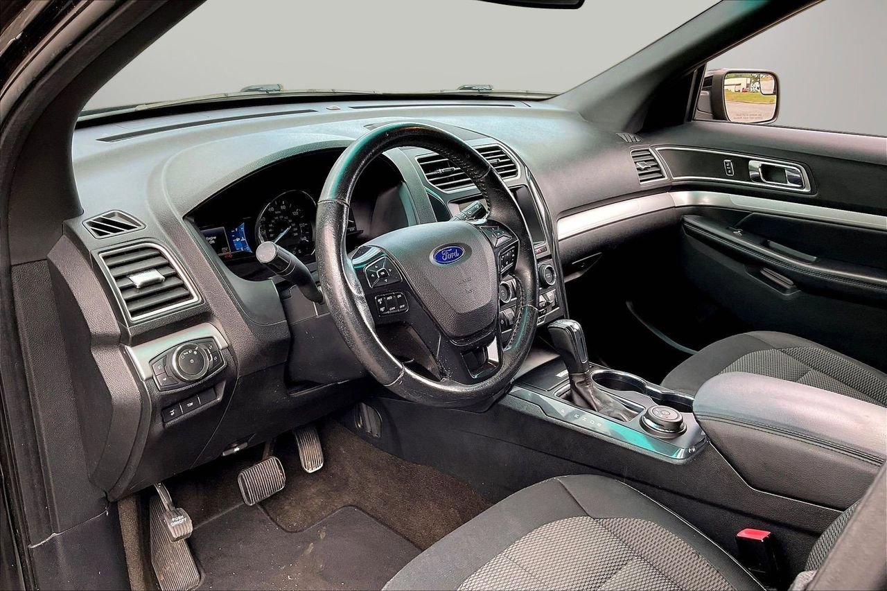 Used 2016 Ford Explorer XLT w/ Equipment Group 201A image 20