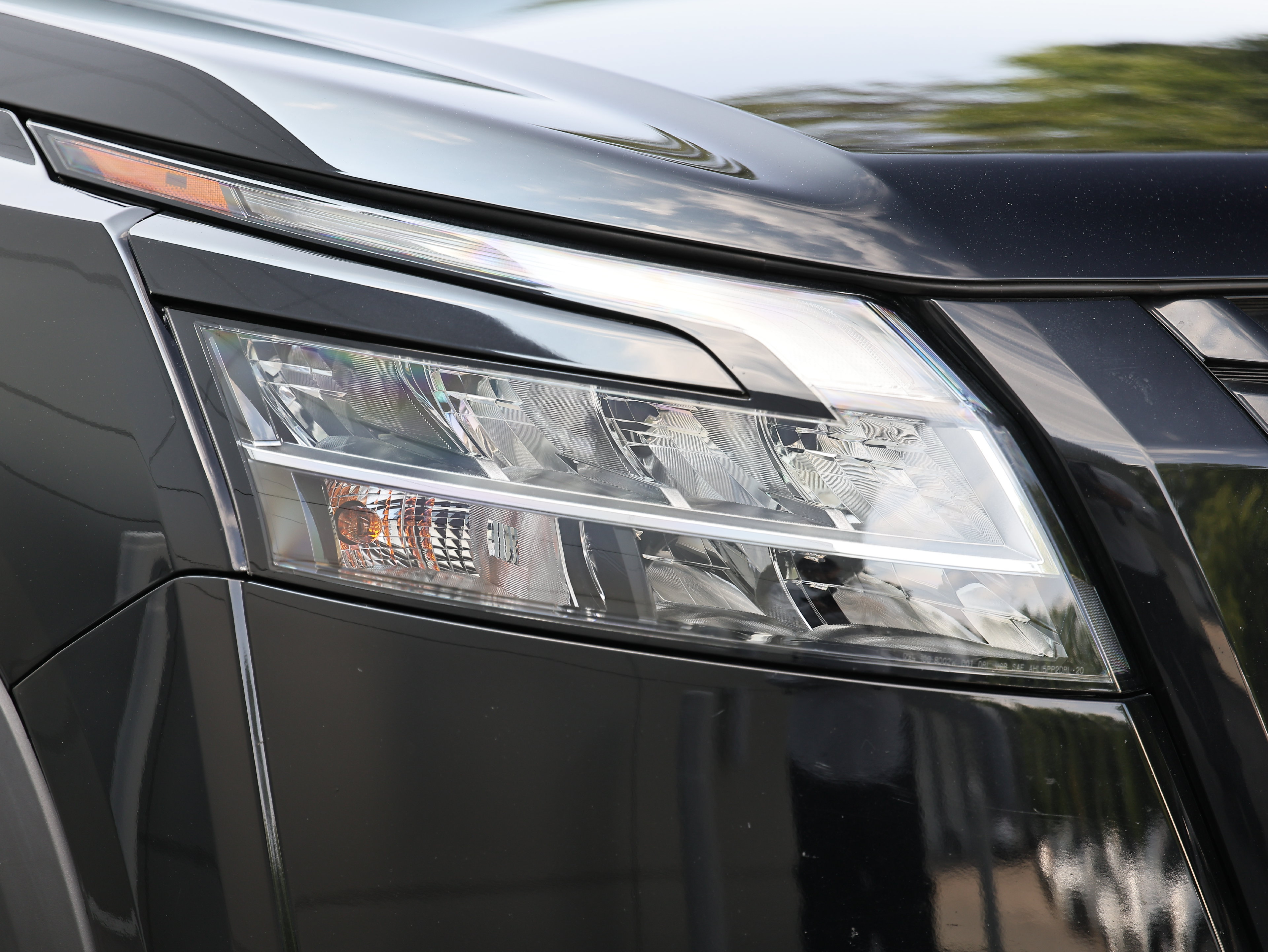 Used 2023 Nissan Pathfinder SL w/ Black Appearance Package AWD/4WD image 16
