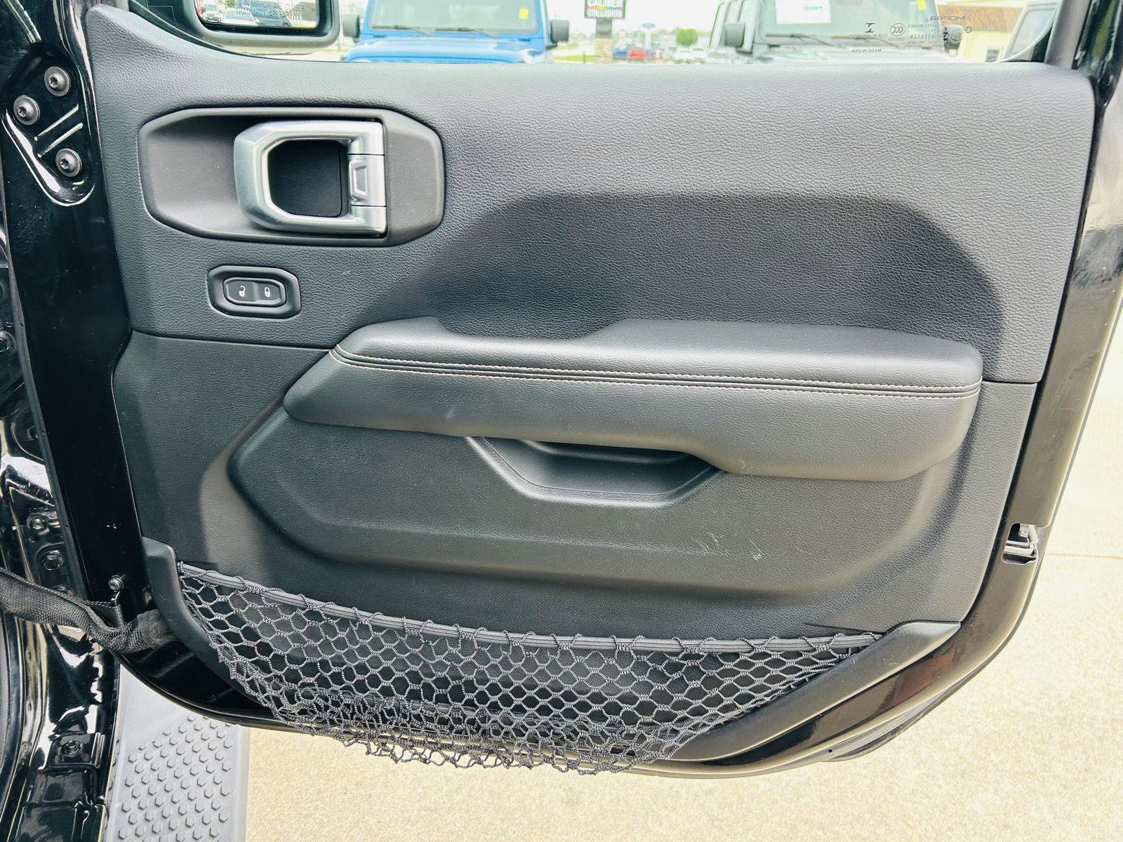 Used 2019 Jeep Wrangler Unlimited Sahara AWD/4WD image 27