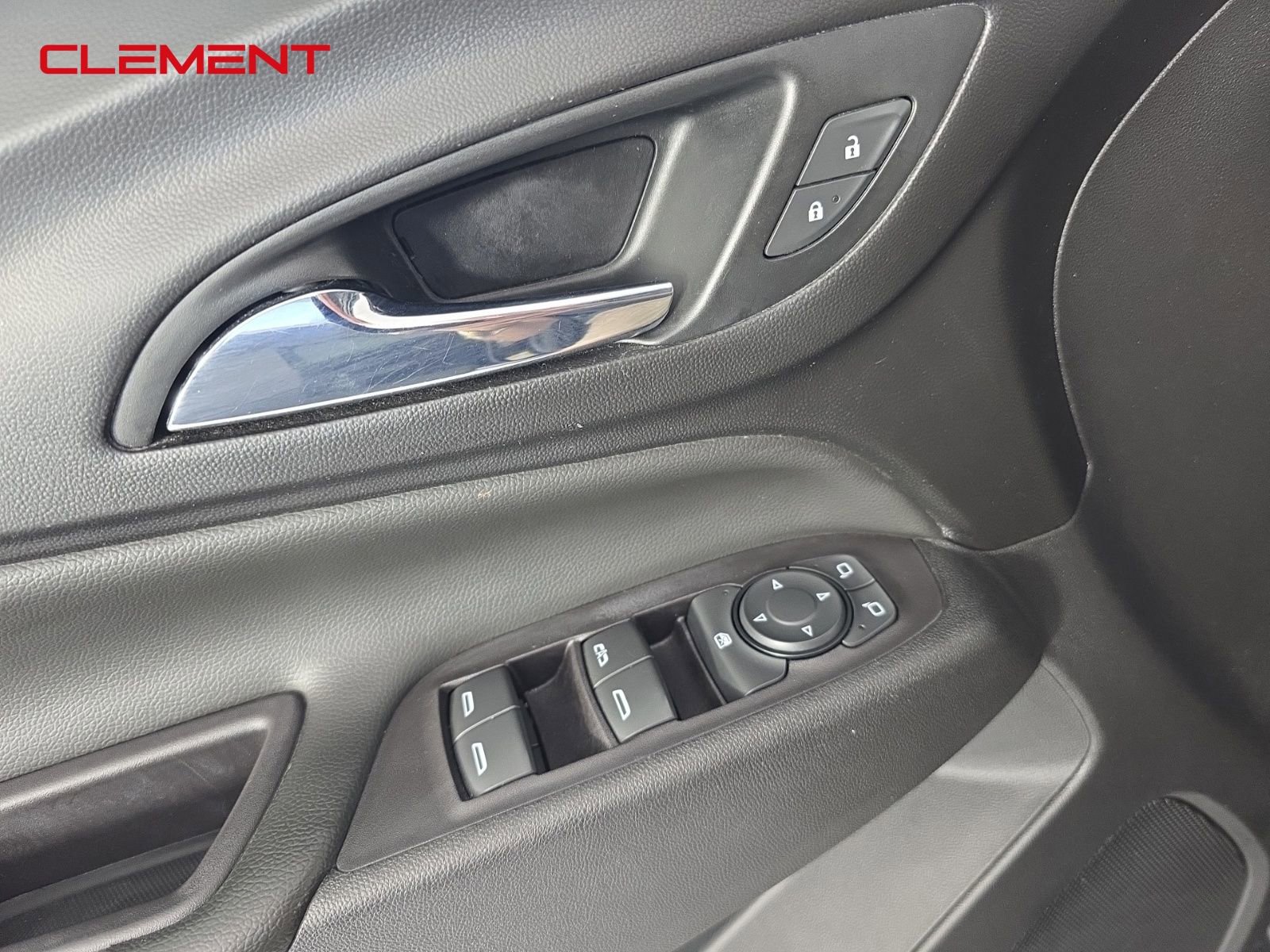 Used 2021 Chevrolet Equinox LT image 22