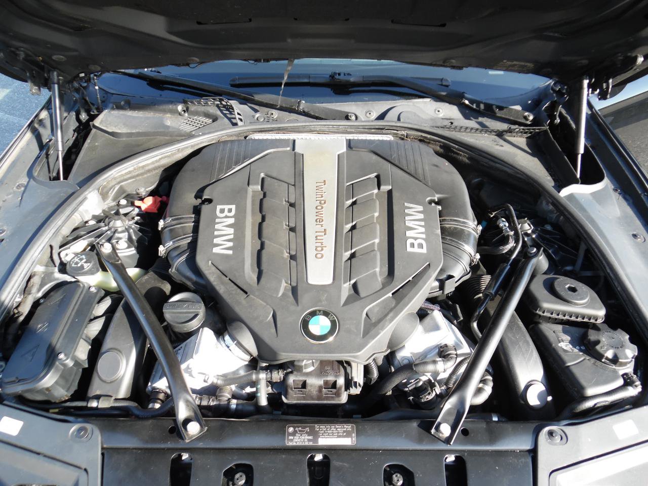 Used 2012 BMW 550i xDrive Sedan image 27