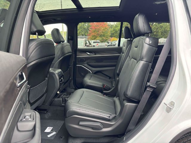 New 2027 Jeep Grand Cherokee L Limited AWD/4WD image 10