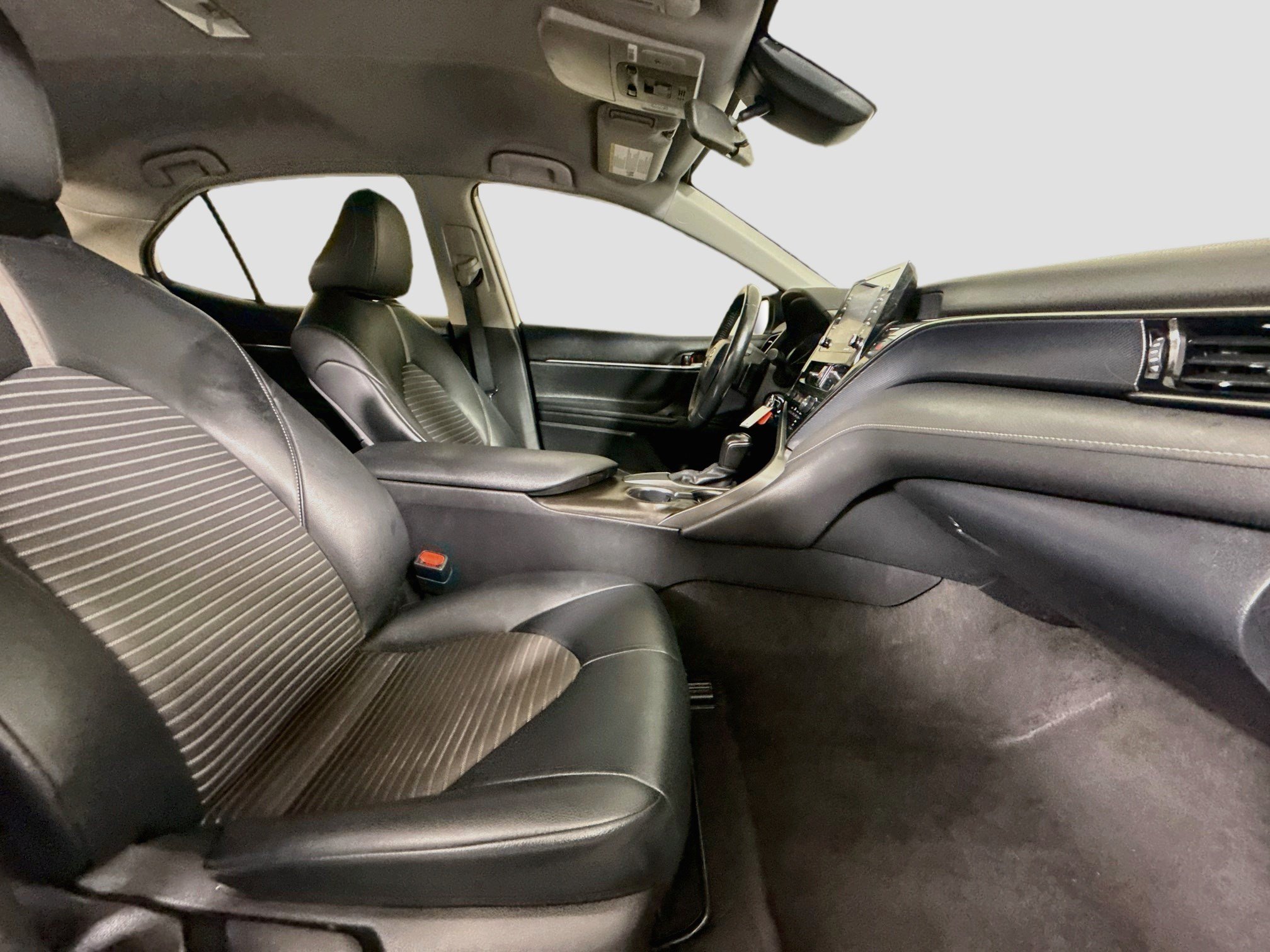 Used 2021 Toyota Camry SE FWD image 28