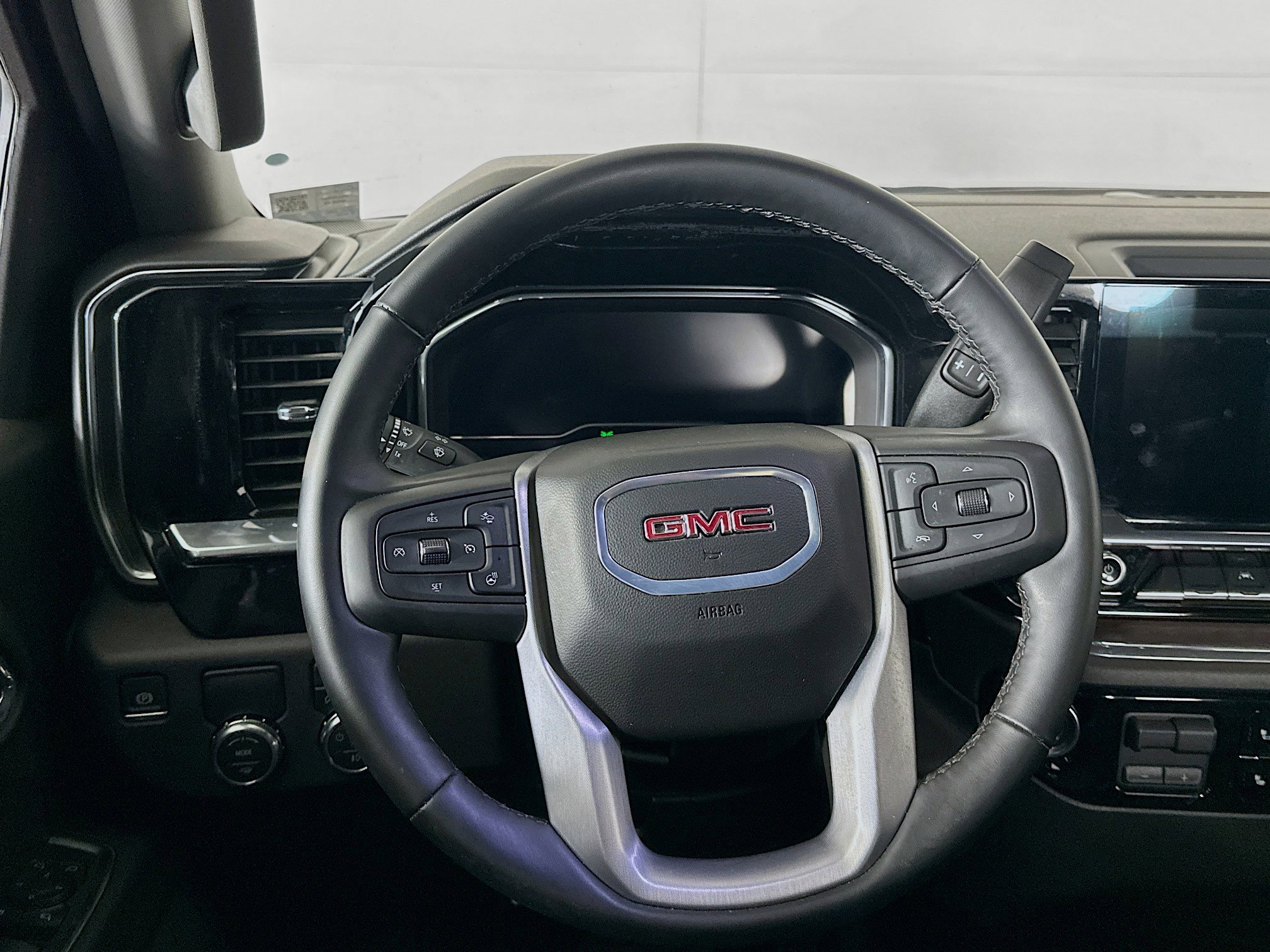 Used 2025 GMC Sierra 1500 SLT image 17