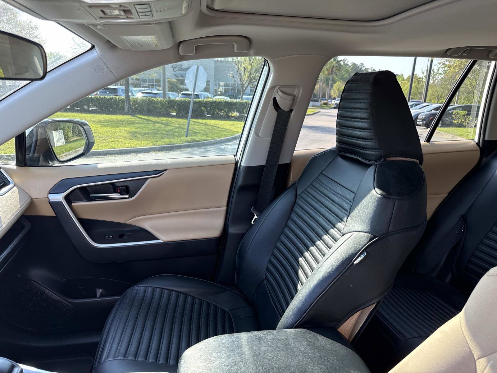 Used 2021 Toyota RAV4 XLE w/ Convenience Package image 24