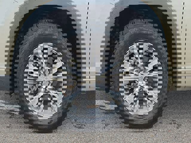 Used 2015 Toyota Highlander XLE image 10