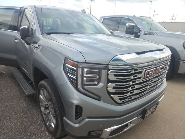 Used 2025 GMC Sierra 1500 Denali w/ Denali Reserve Package AWD/4WD image 4