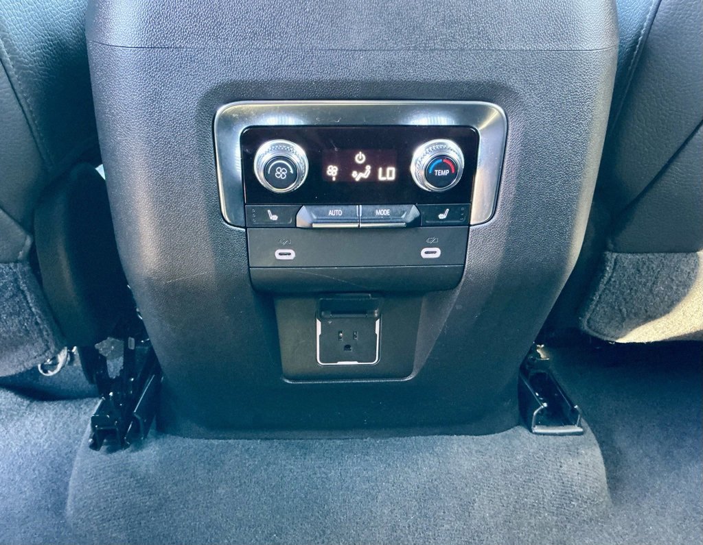 Used 2021 GMC Yukon XL Denali image 33