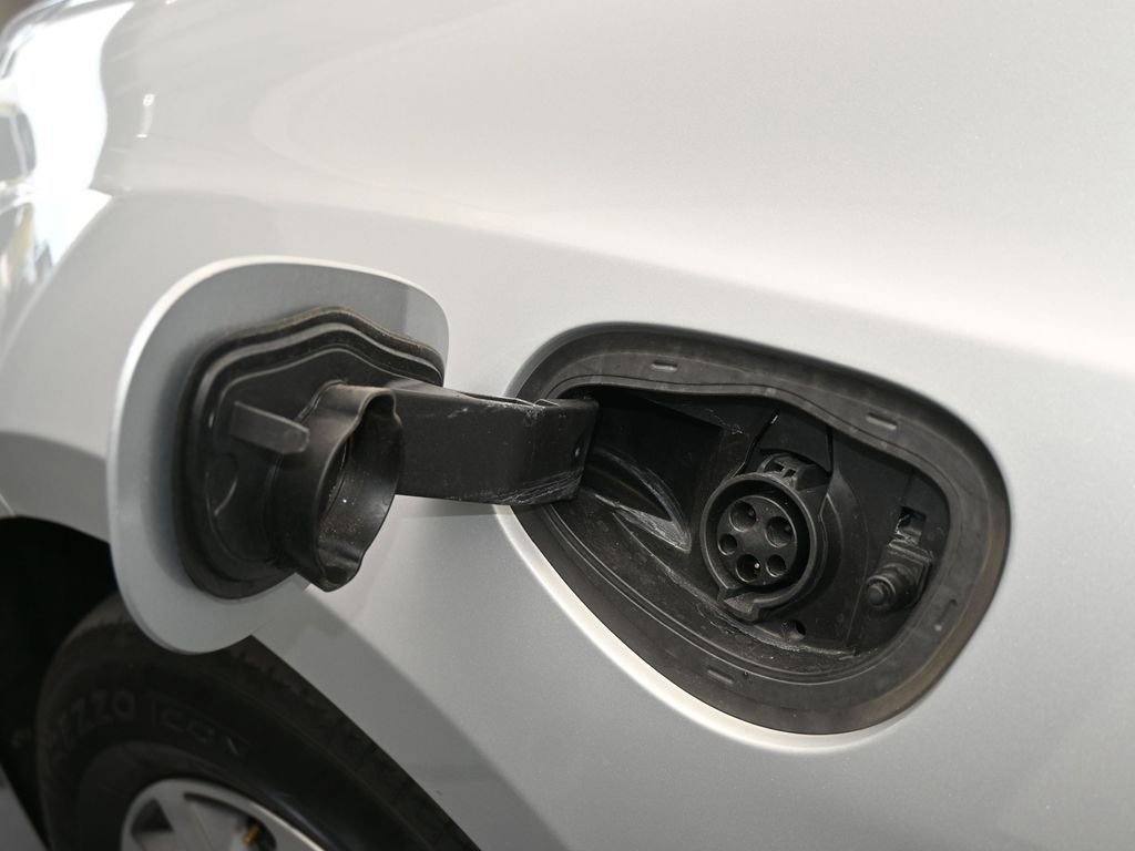 Used 2024 Chrysler Pacifica Select image 38