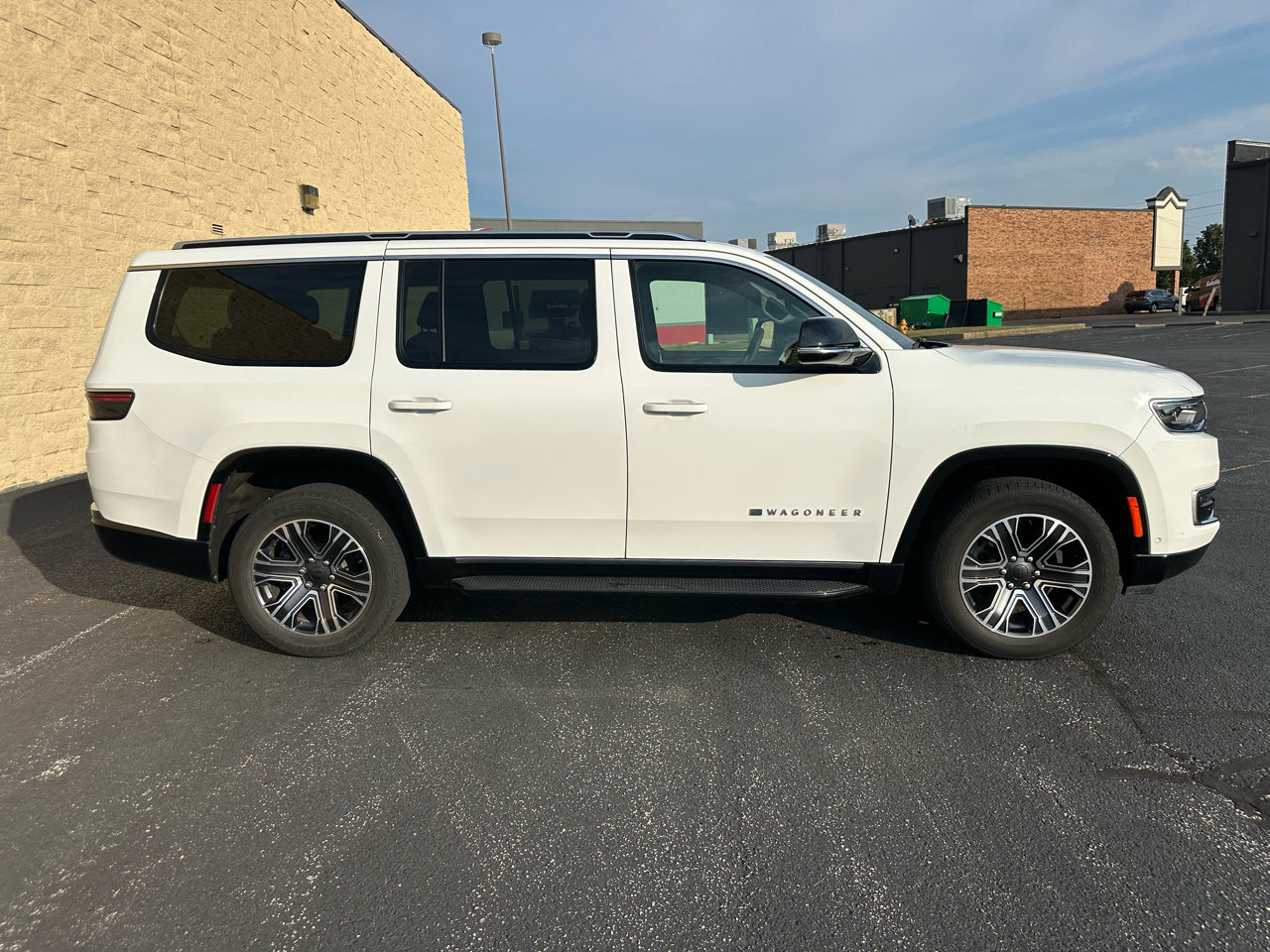 Used 2024 Jeep Wagoneer Series II w/ Flexible Seating Group image 6