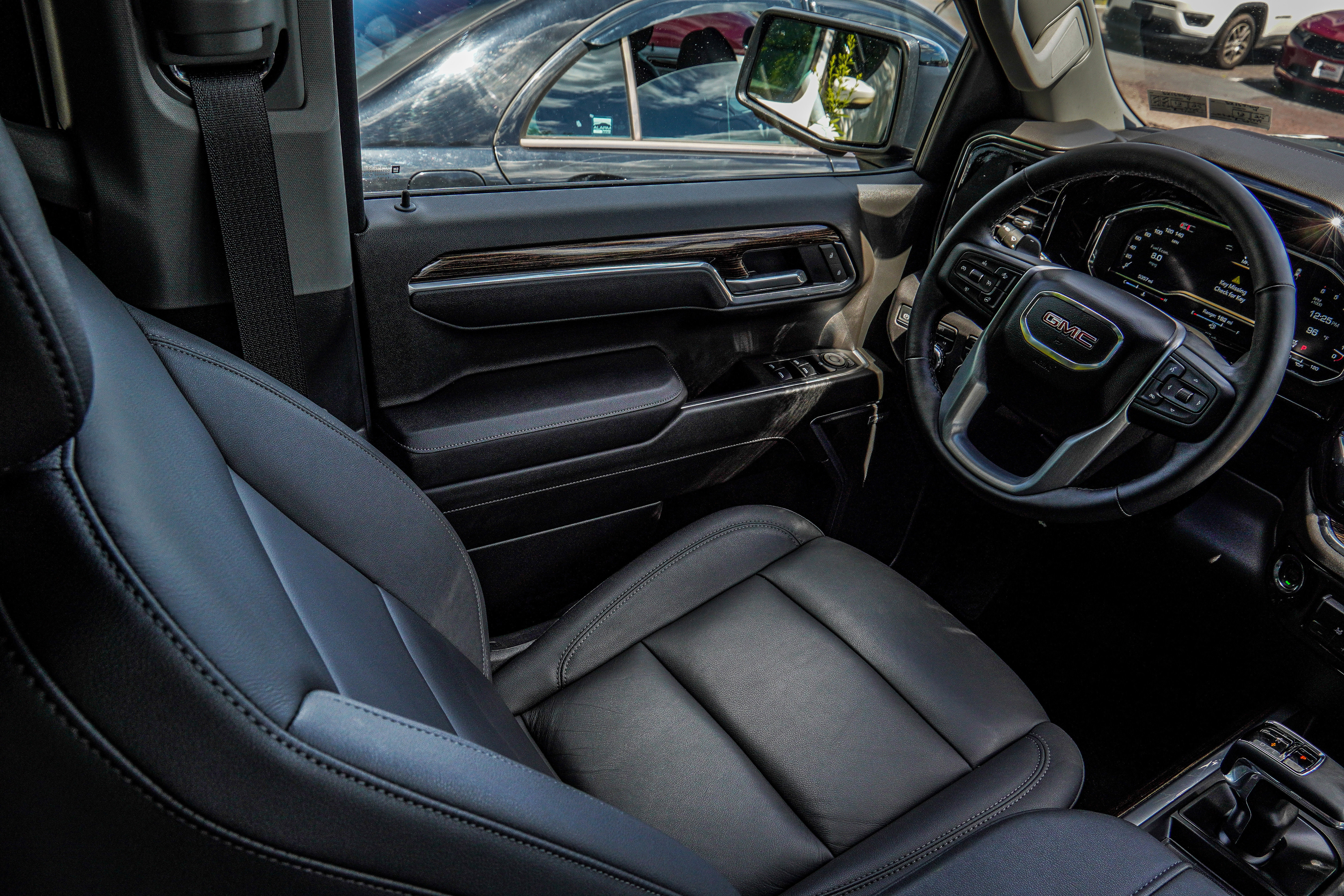 Used 2025 GMC Sierra 1500 Elevation w/ Elevation Premium Package image 44