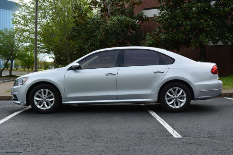 Used 2018 Volkswagen Passat 2.0T S w/ Driver Assistance Package FWD image 8