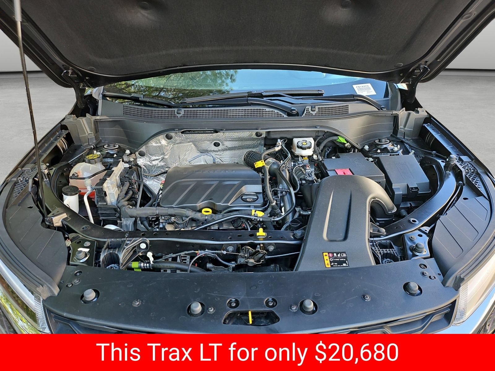 Used 2025 Chevrolet Trax LT FWD image 38