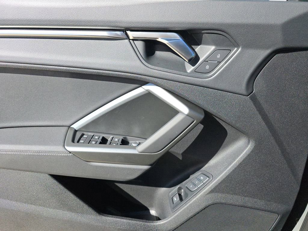 Certified 2025 Audi Q3 2.0T Premium w/ Convenience Package image 18