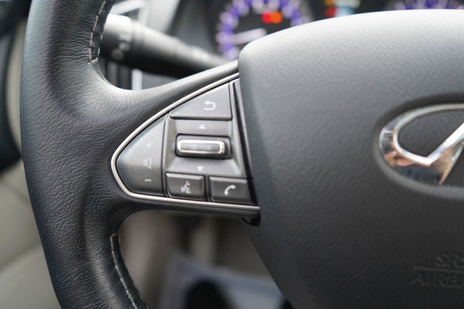 Used 2015 INFINITI Q50 Premium w/ Navigation Package image 12