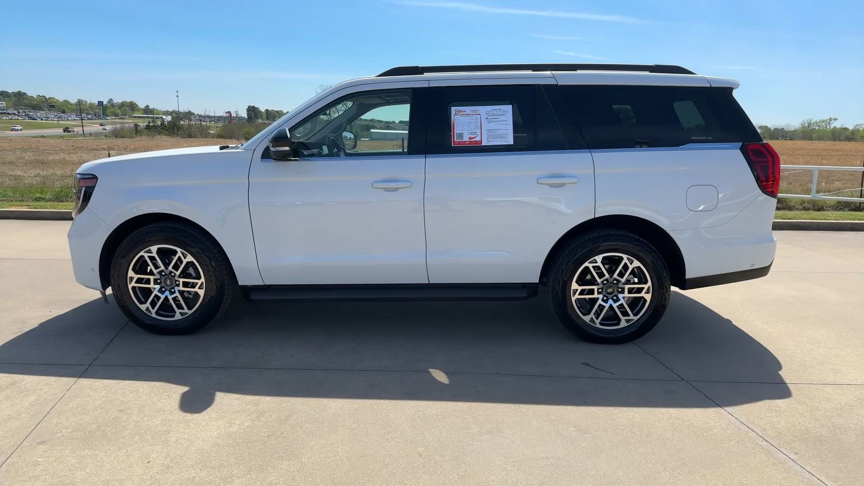 Used 2025 Ford Expedition Active AWD/4WD image 6