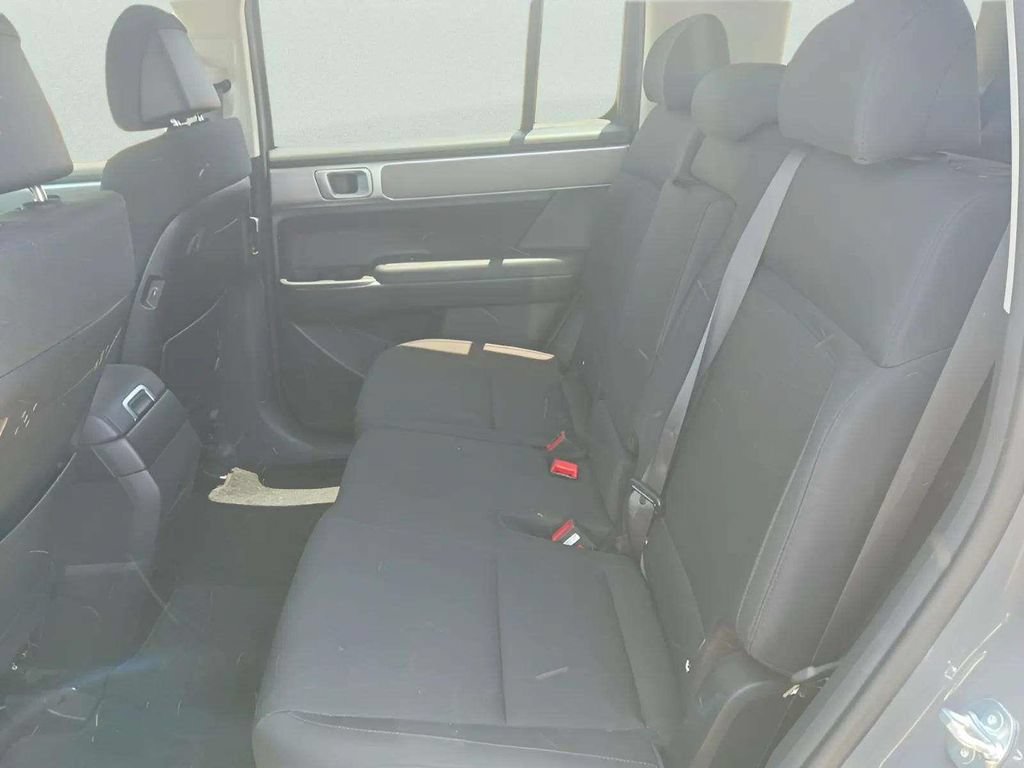 Used 2025 Hyundai Santa Fe SE FWD image 8