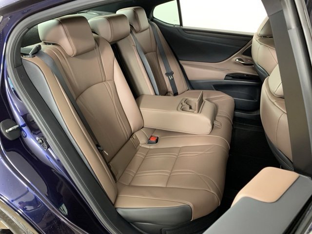 Used 2025 Lexus ES 300h w/ Accessory Package (Z2) image 39