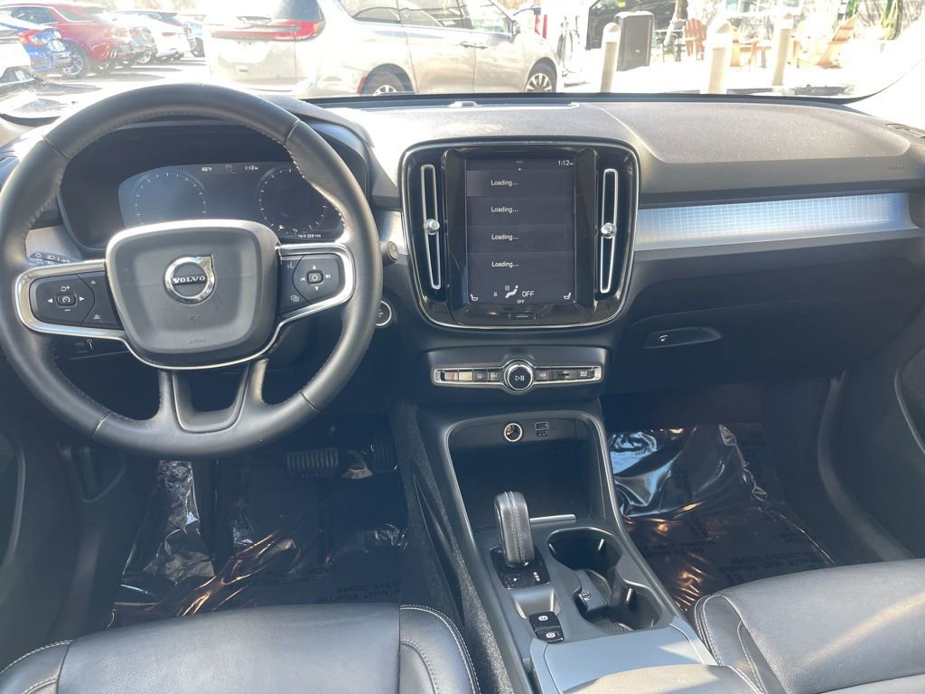 Used 2020 Volvo XC40 T5 Momentum image 12