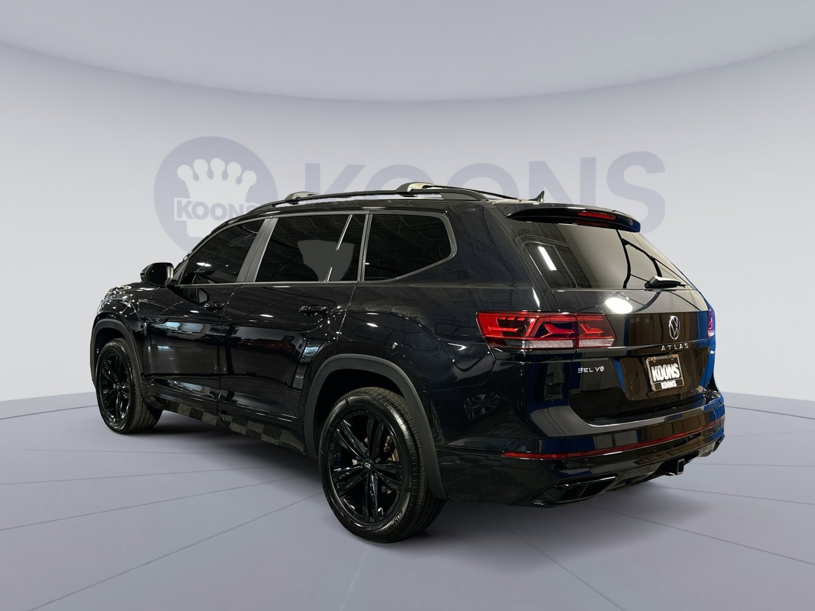Used 2023 Volkswagen Atlas SEL R-Line image 4