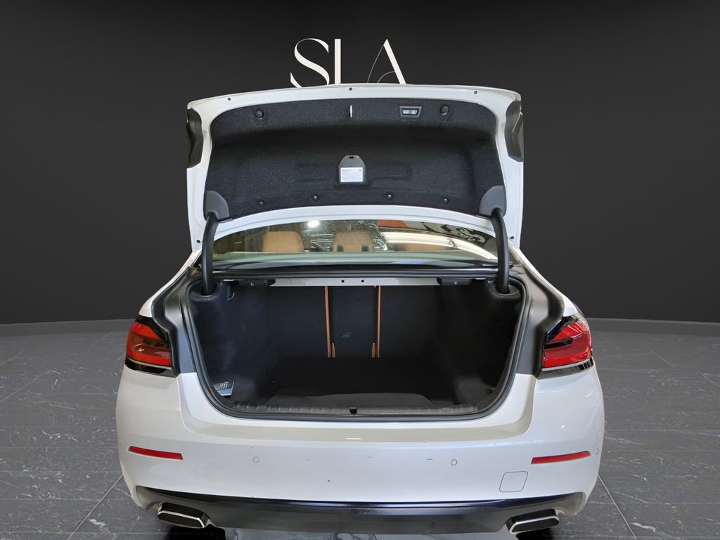 Used 2023 BMW 530i xDrive w/ Premium Package image 6