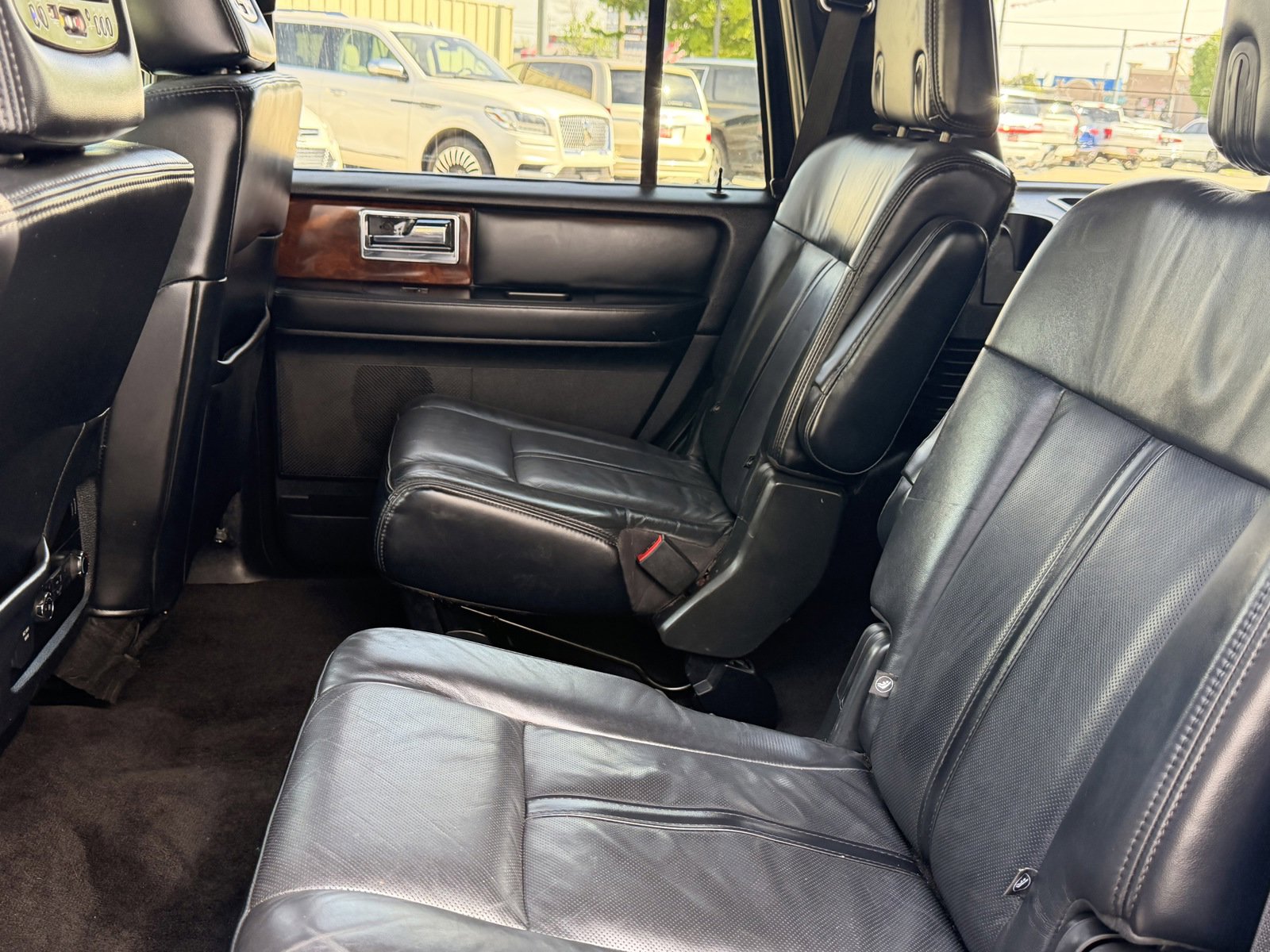 Used 2015 Lincoln Navigator 4WD image 18