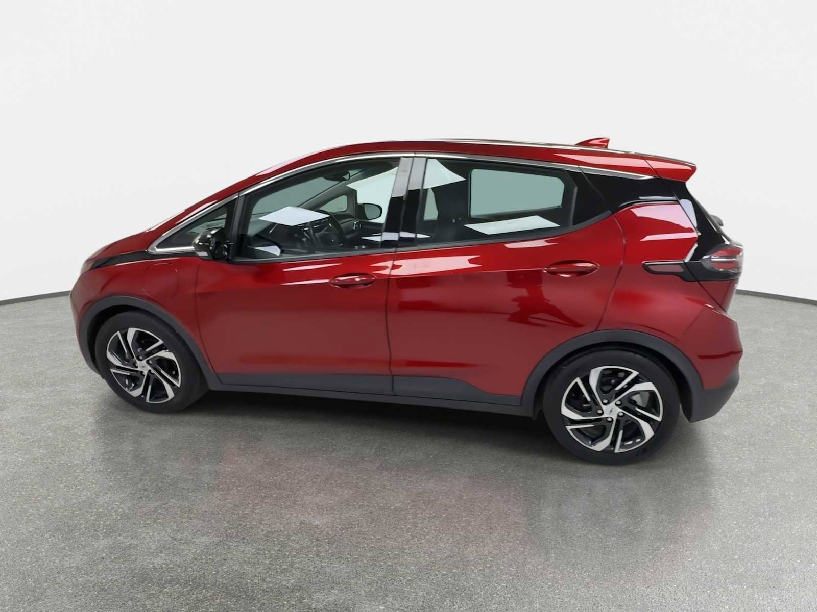 Used 2023 Chevrolet Bolt LT w/ Infotainment Package FWD image 6
