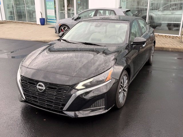 Used 2025 Nissan Altima 2.5 SV FWD image 10