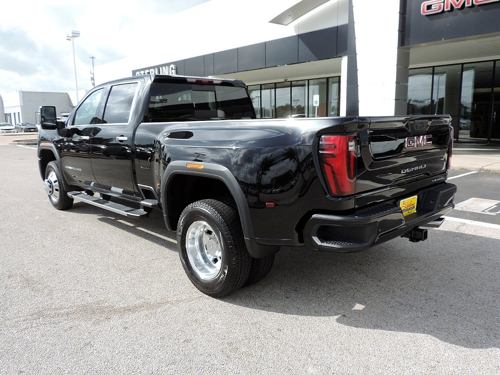 New 2026 GMC Sierra 3500 Denali w/ Denali Reserve Package AWD/4WD image 7