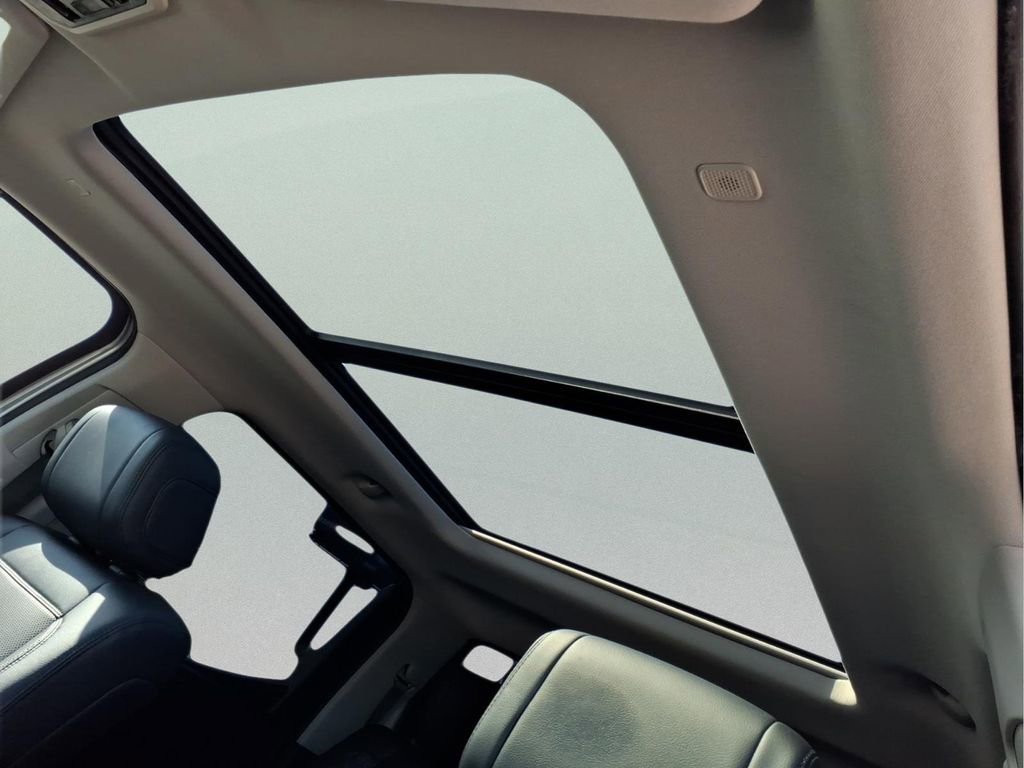 Used 2023 Toyota Tundra Limited w/ Power Package image 12