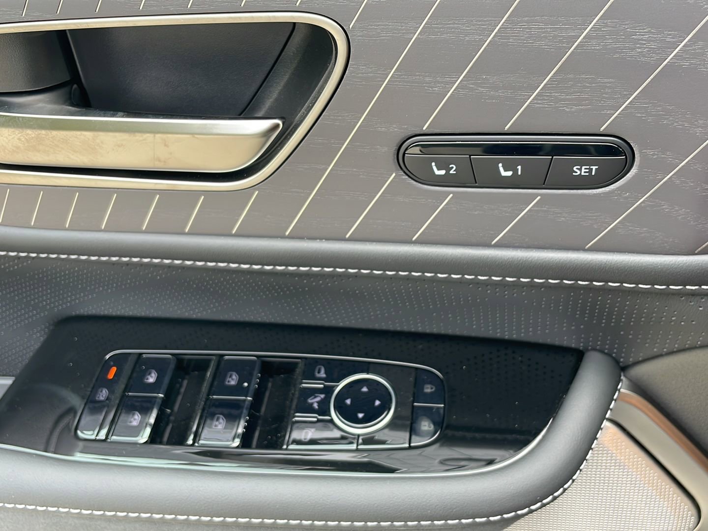 New 2026 INFINITI QX80 Autograph w/ Premium Cargo Package image 12