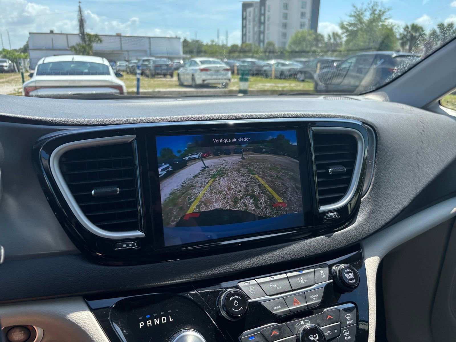 Used 2024 Chrysler Pacifica Touring-L FWD image 24
