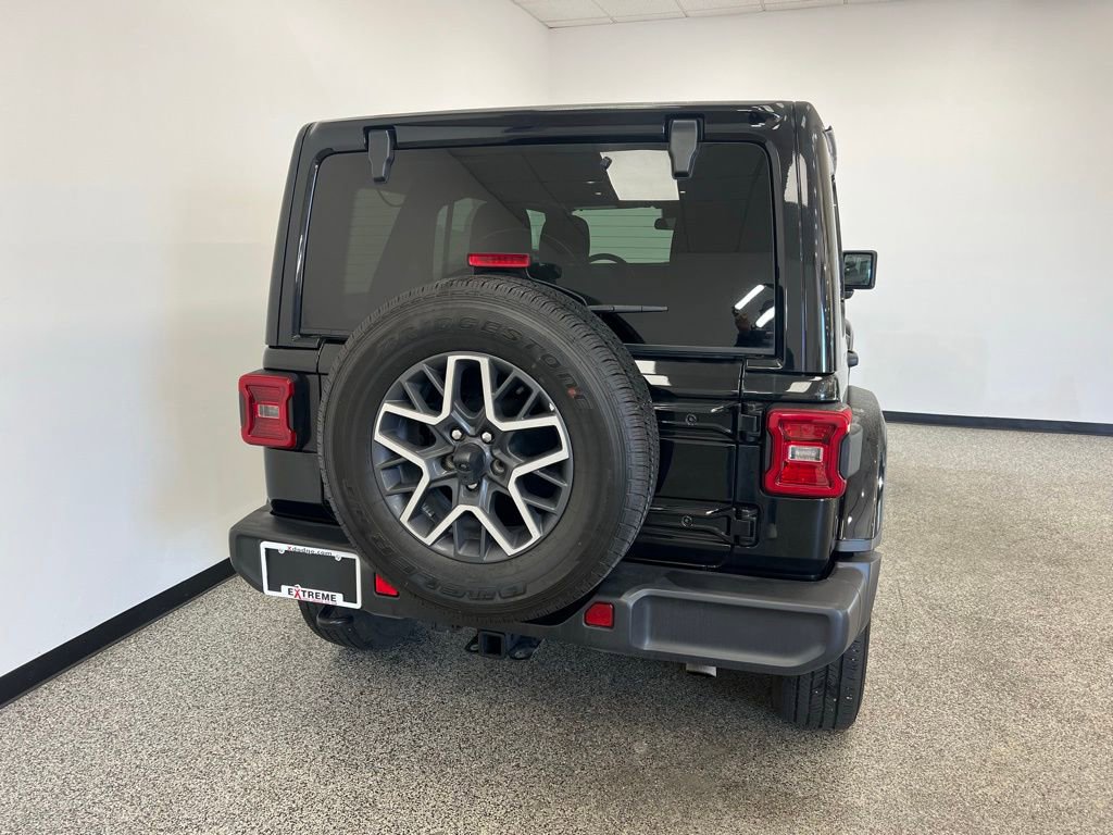 Used 2024 Jeep Wrangler Unlimited Sahara AWD/4WD image 6