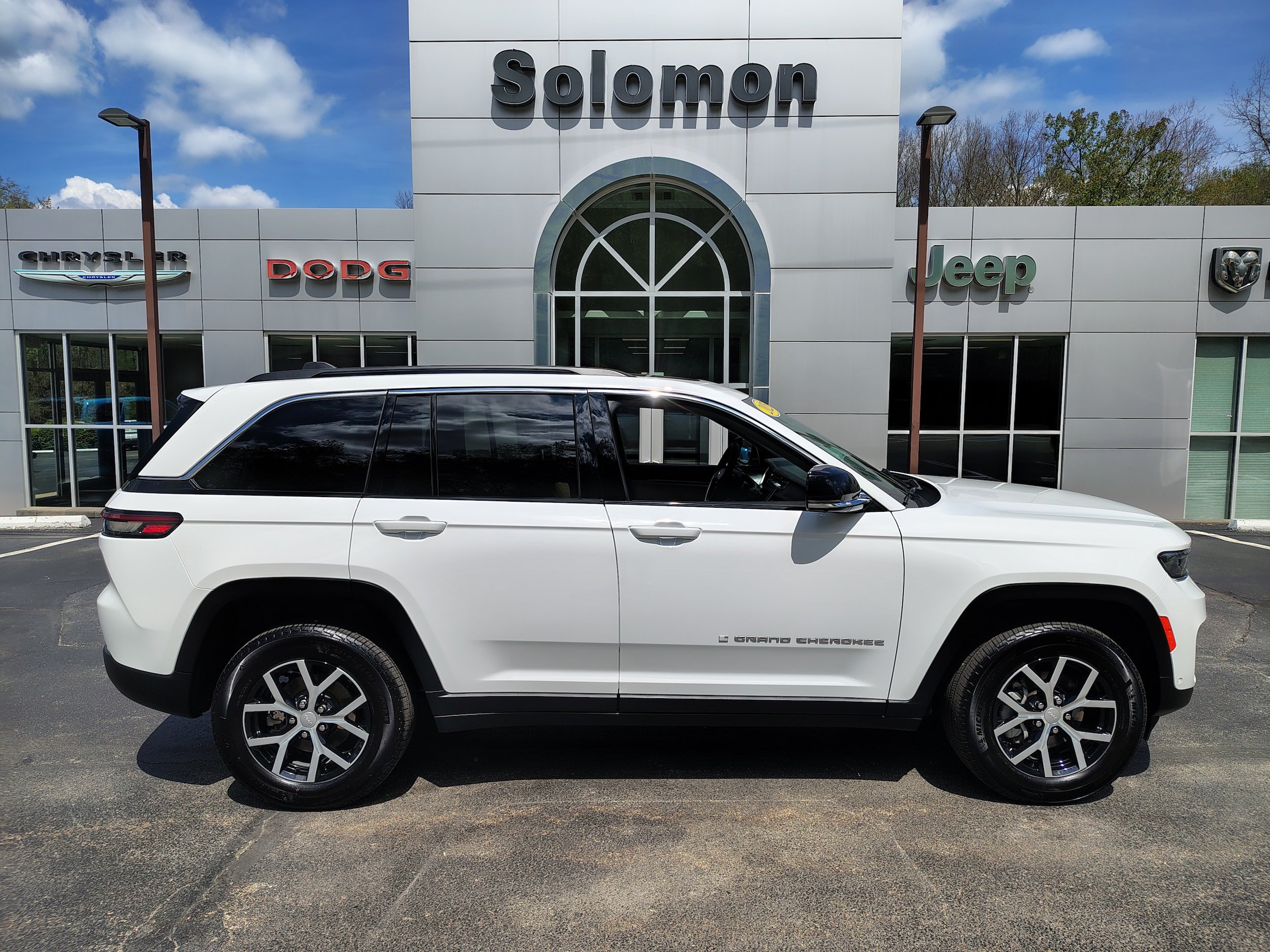 Certified 2025 Jeep Grand Cherokee Limited w/ Luxury Tech Group II