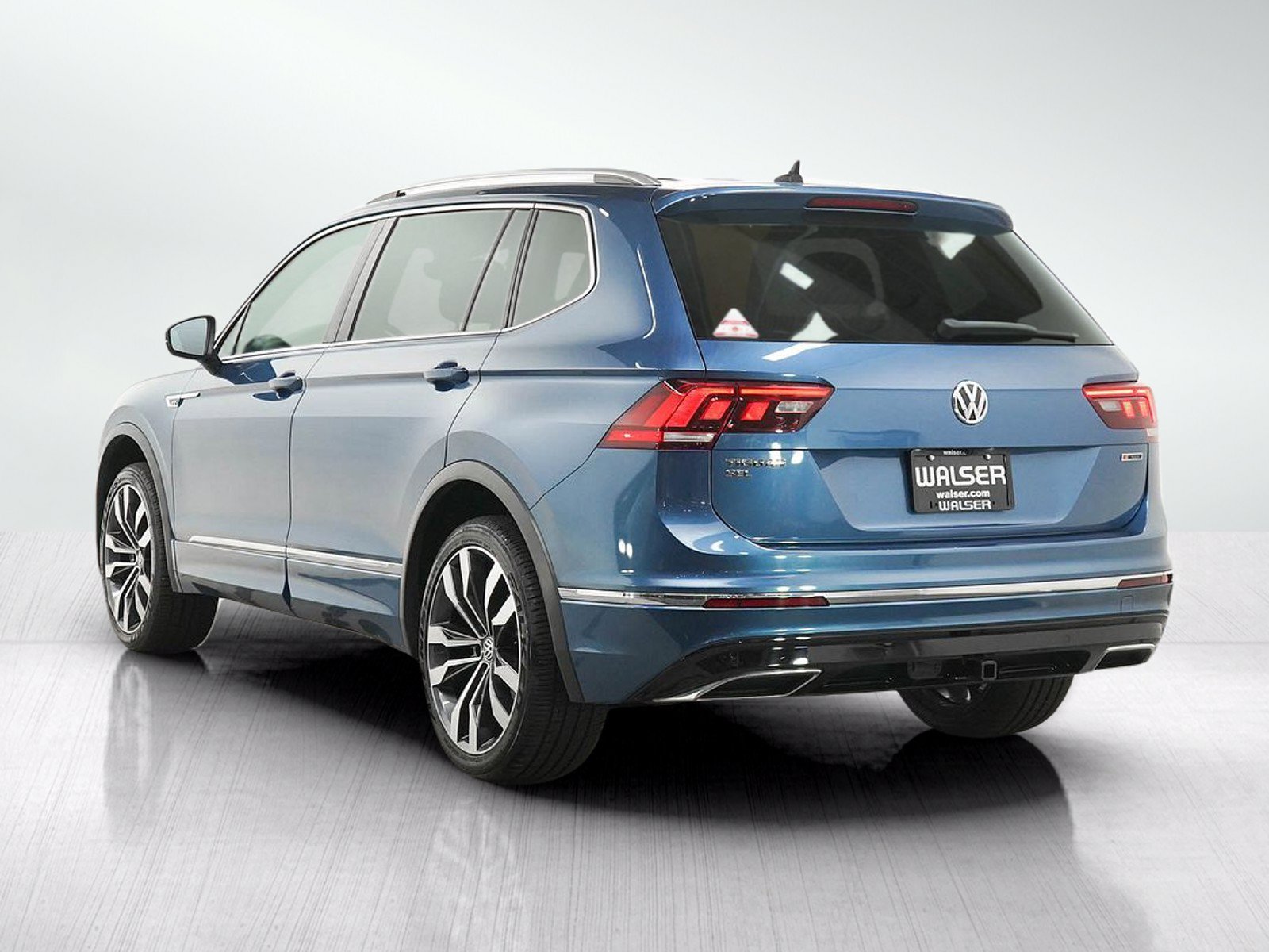 Used 2020 Volkswagen Tiguan SEL Premium R-Line AWD/4WD image 3