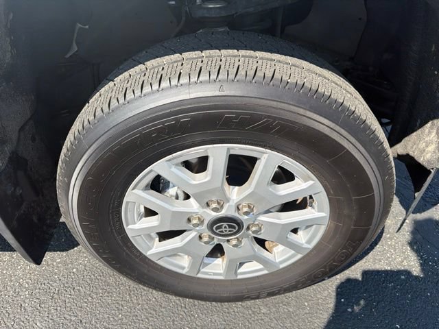 Used 2025 Toyota Tacoma SR5 AWD/4WD image 23