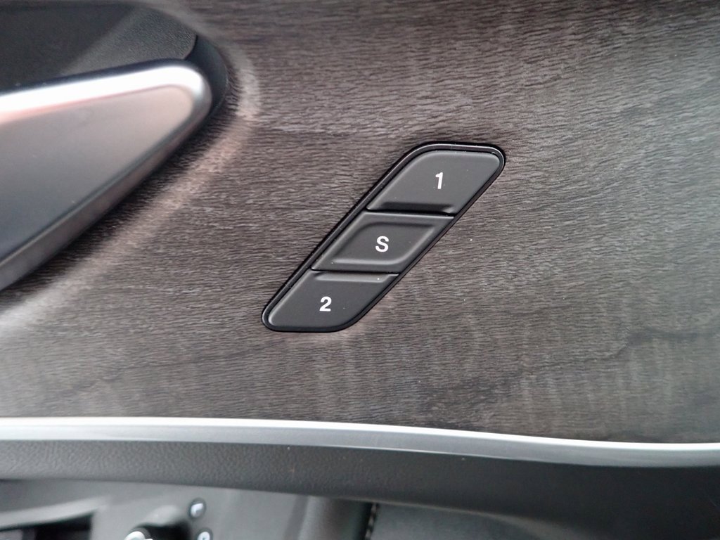 New 2025 Jeep Grand Cherokee L Limited w/ Black Appearance Package image 2